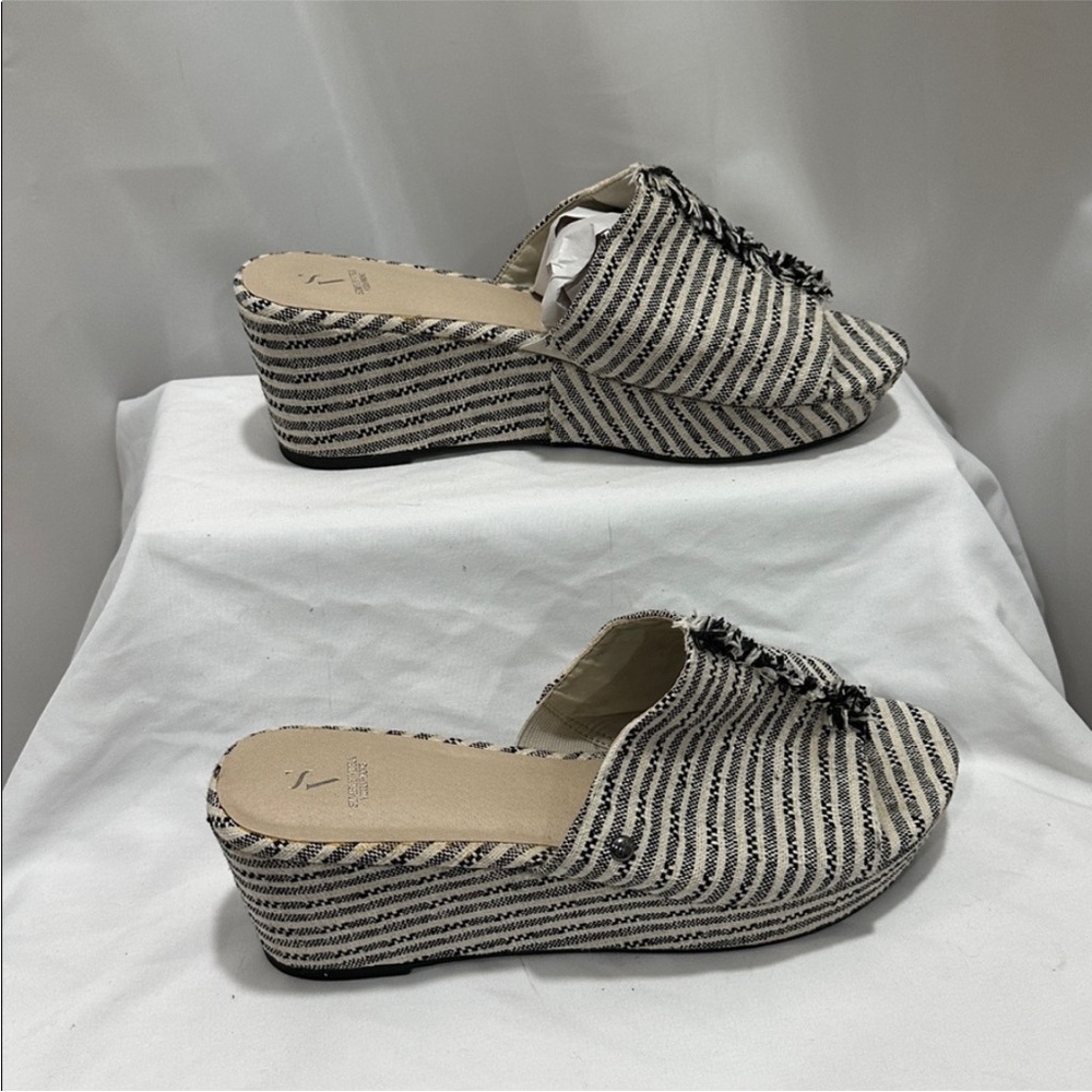 Stunning Vera by Vera Wang Striped Women's Slip-On Mules/Wedges/Shoes - Picture 3 of 17